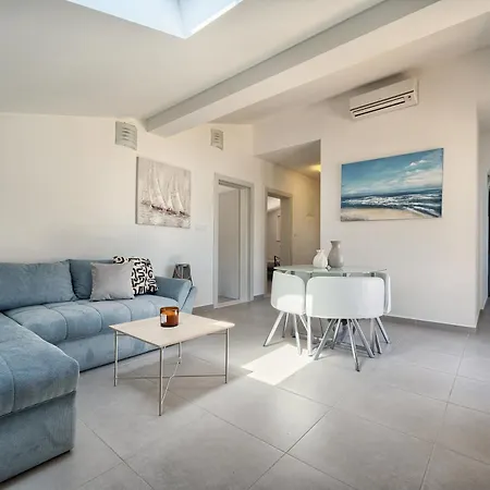 Azur - Comfort, Beachfront, Pool Villa Zaglavice