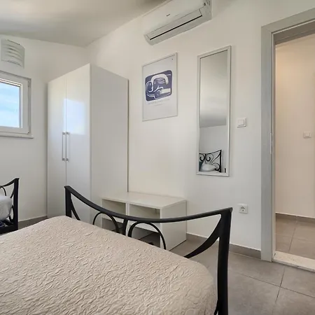 Azur - Comfort, Beachfront, Pool Villa Zaglavice