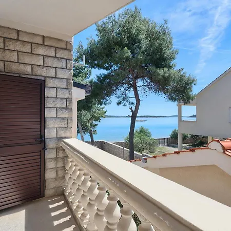Azur - Comfort, Beachfront, Pool Villa *