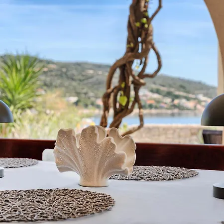 Villa Azur - Comfort, Beachfront, Pool Zaglavice