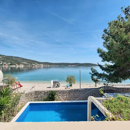Azur - Comfort, Beachfront, Pool Villa