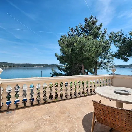 Villa Azur - Comfort, Beachfront, Pool