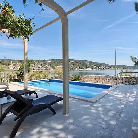 Villa Azur - Comfort, Beachfront, Pool Zaglavice