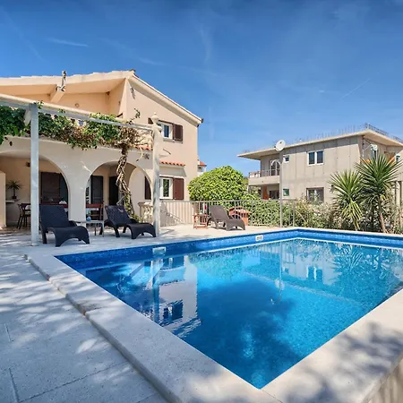 Azur - Comfort, Beachfront, Pool Villa