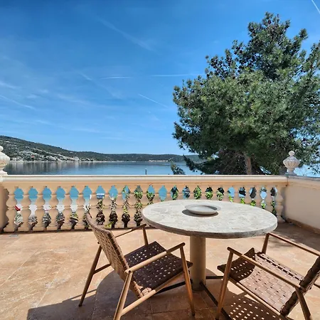 Azur - Comfort, Beachfront, Pool Villa *